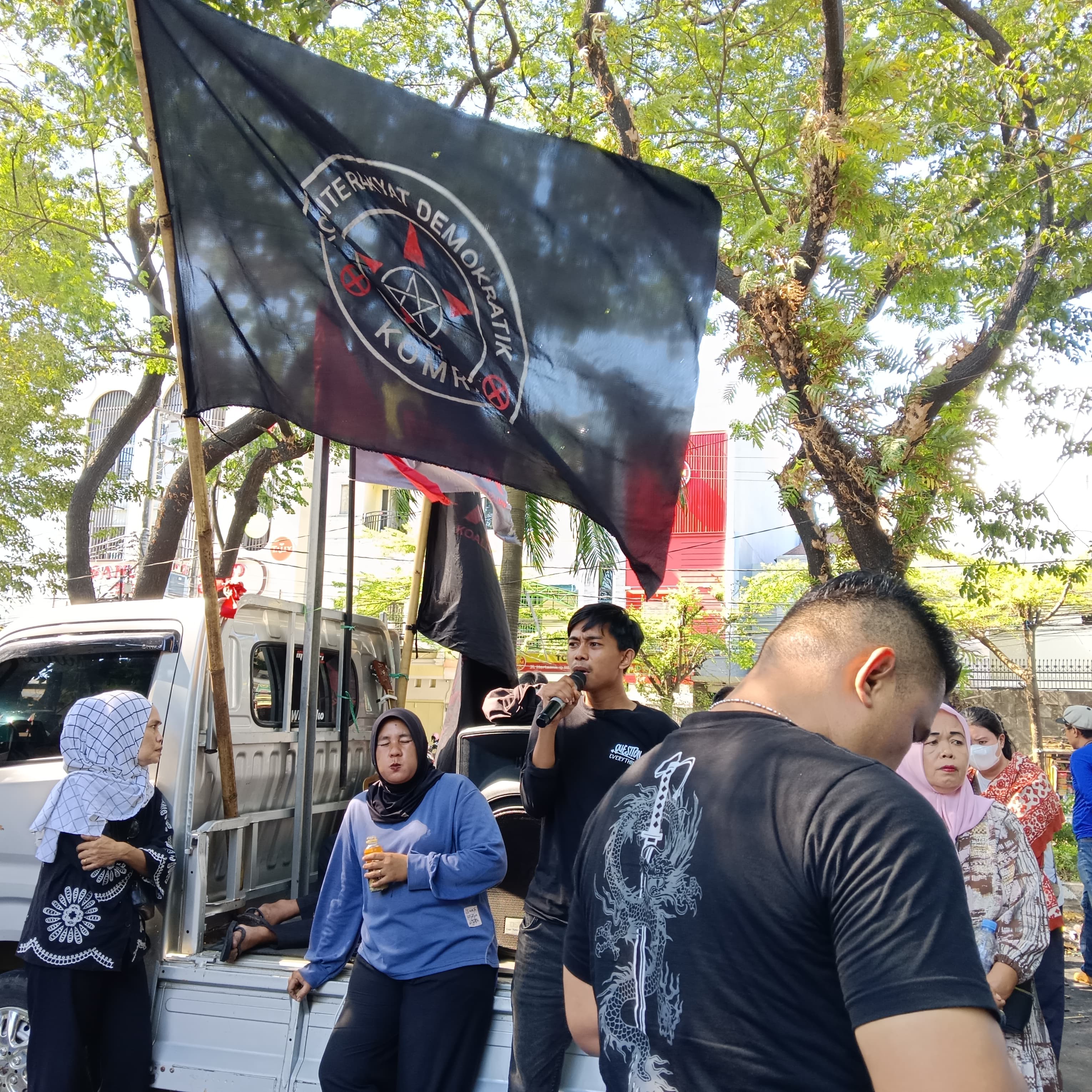Pedagang Es Kelapa Minta Tetap Berjualan di Benteng Rotterdam, Tolak Digusur