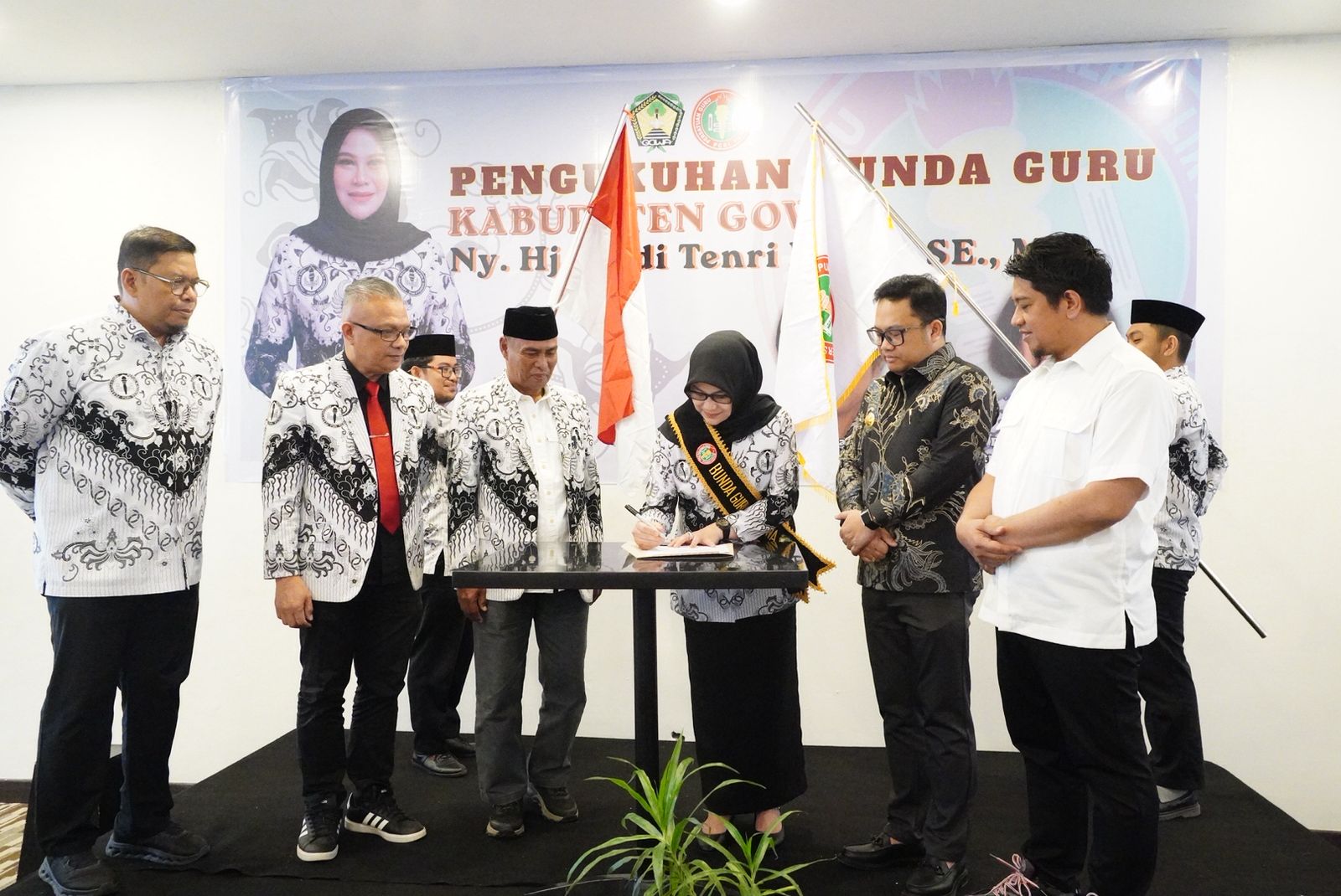 Andi Tenri Indah Resmi Jadi Bunda Guru, Gowa Cetak Sejarah di Sulawesi Selatan