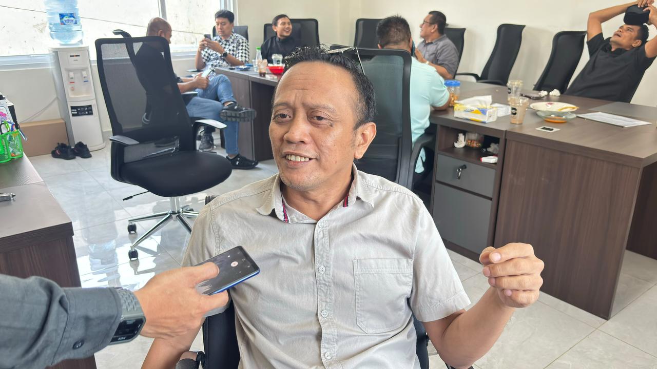 DPRD Makassar Minta Pemkot Bongkar Reklame Tak Aktif Tak Ada Pemasukan