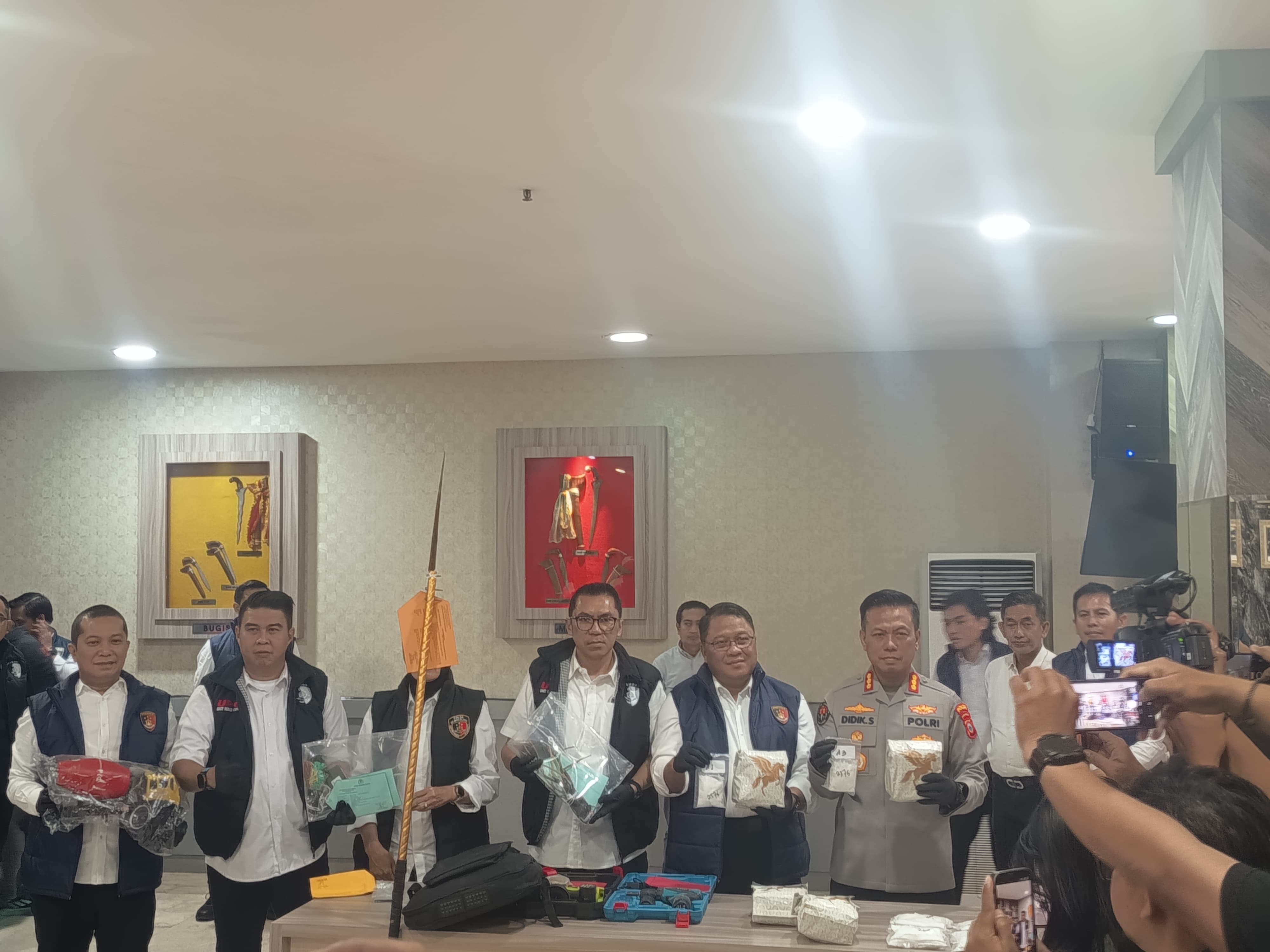 Dua Pengedar Ditangkap, Polisi Bongkar Jalur Baru Sabu Menuju Sulsel