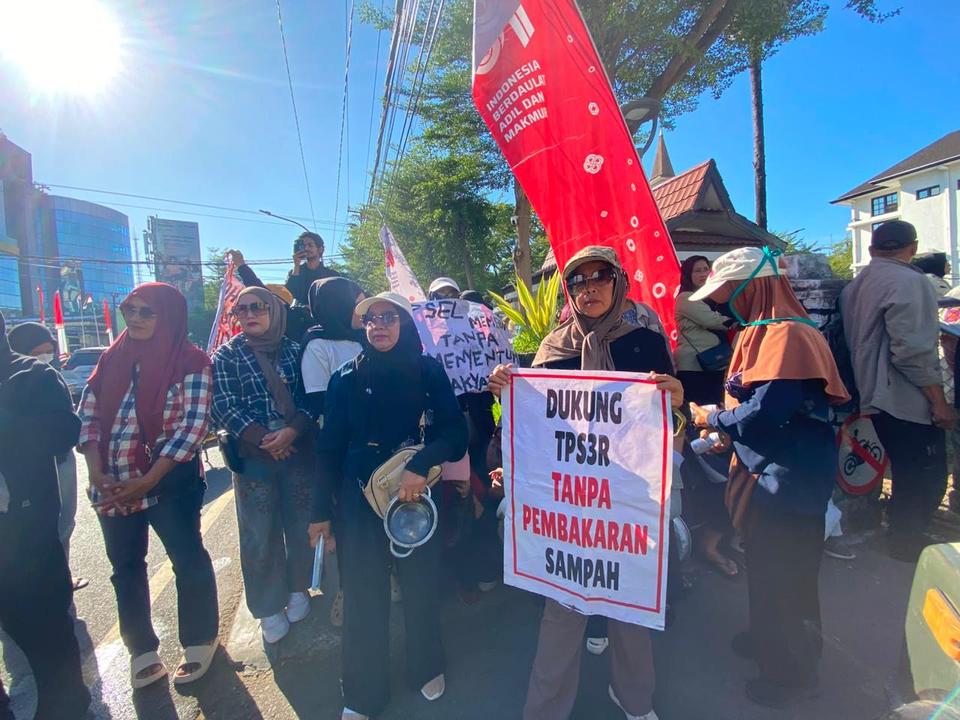 Geruduk Balai Kota, Warga Tamalanrea Tegas Tolak PSEL Makassar di Kawasan Permukiman