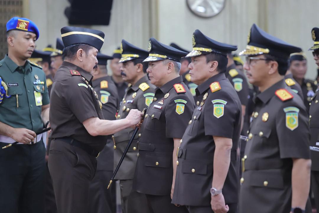 Jaksa Agung Lantik 15 Kajati, Minta Penegakan Hukum di Daerah Tanpa Kegaduhan