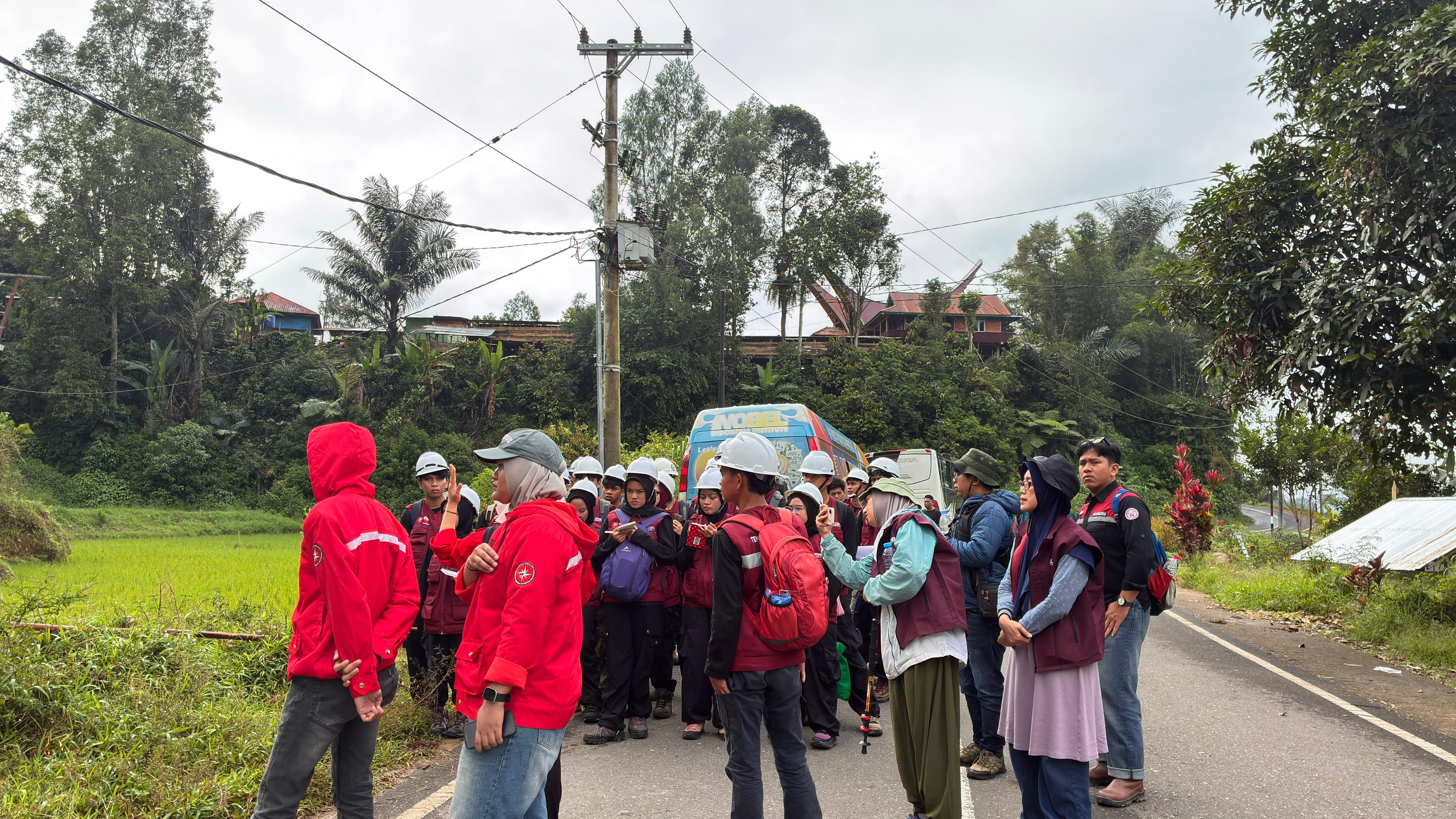 Mahasiswa Teknik Pertambangan Nobel Indonesia Observasi Geologi di Tana Toraja