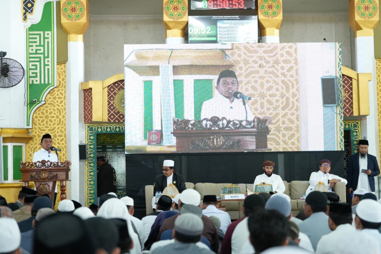 Syahruddin Alrif Curi Perhatian Saat Sampaikan Sambutan Bahasa Arab di Masjid Agung Sidrap