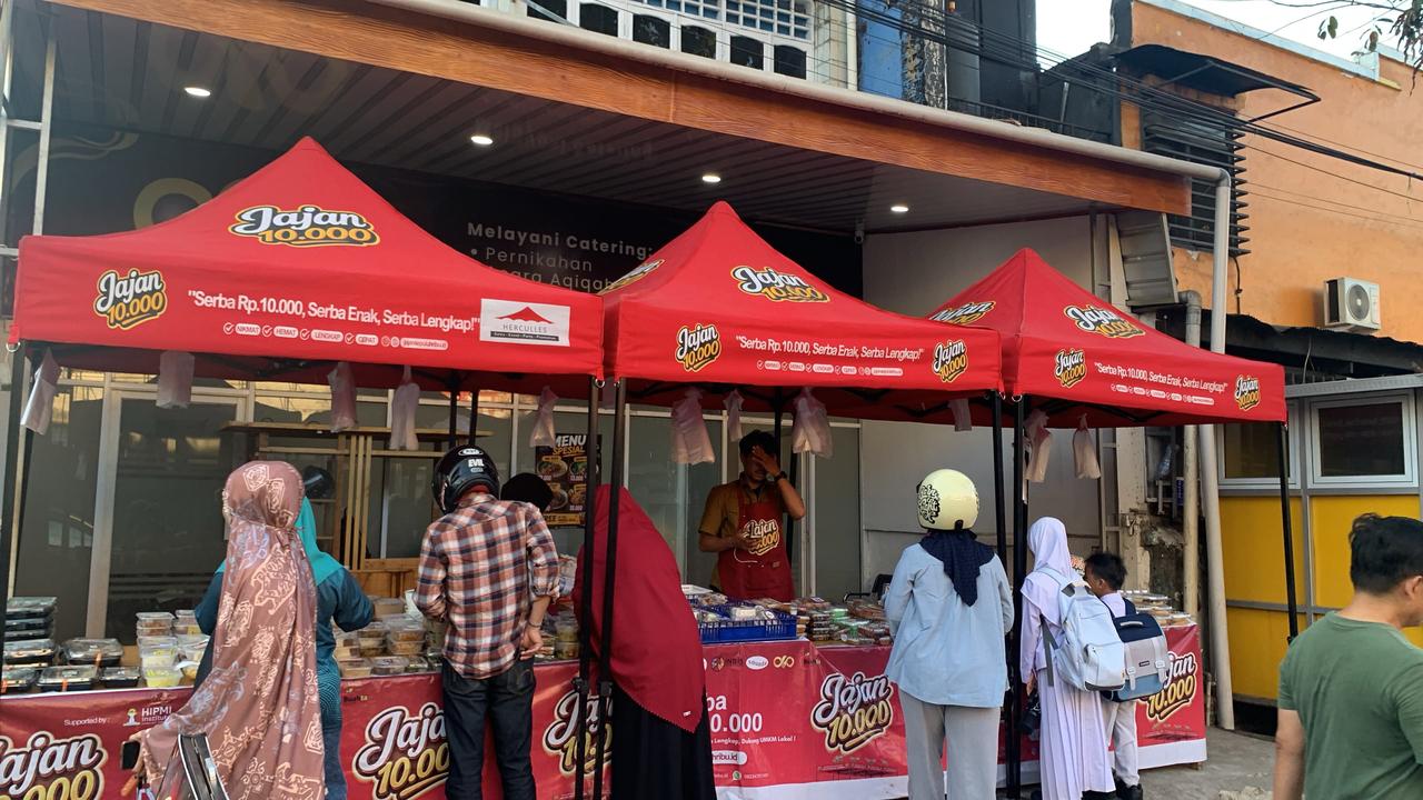 Tenda Merah Jajan 10.000 Jadi Motor Baru Pemasaran UMKM Makassar